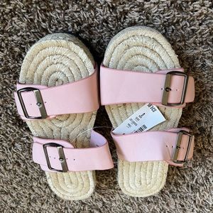 Aeropostal sandals size 6 and 7 available
